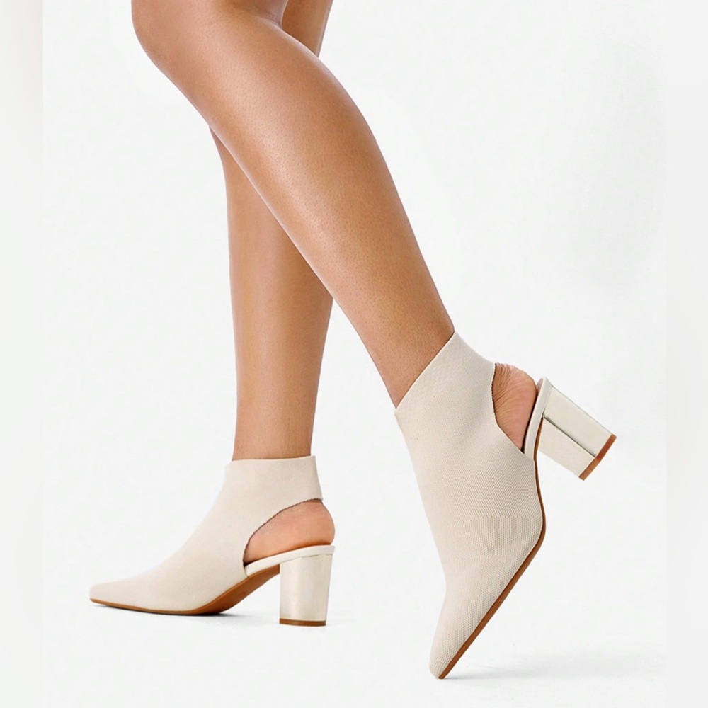 NWT Women’s Minimalist Point Toe Chunky Heeled White Sandal Boots size EUR 40